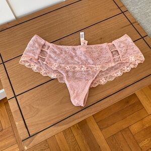 Victoria's Secret Dream Angels wide side thong in pink lace - Size M